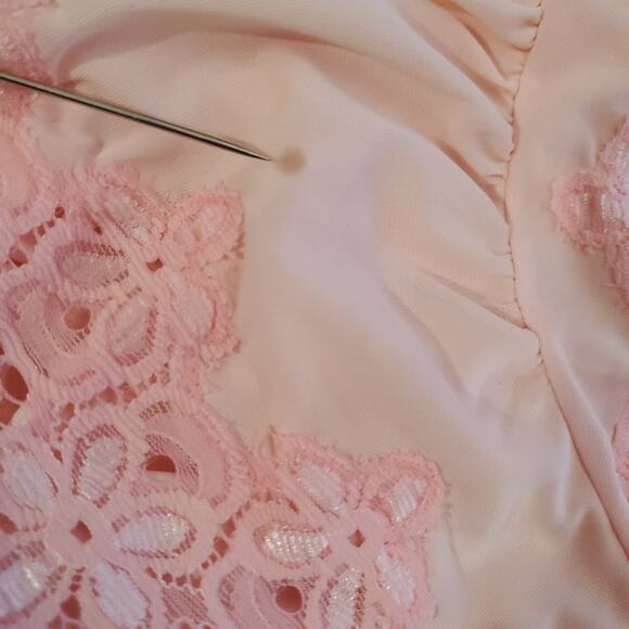 VTG SHADOWLINE Nightgown FEMININE PINK NYLON Sissy Coquette Eyelet Lace SMALL - Picture 8 of 10